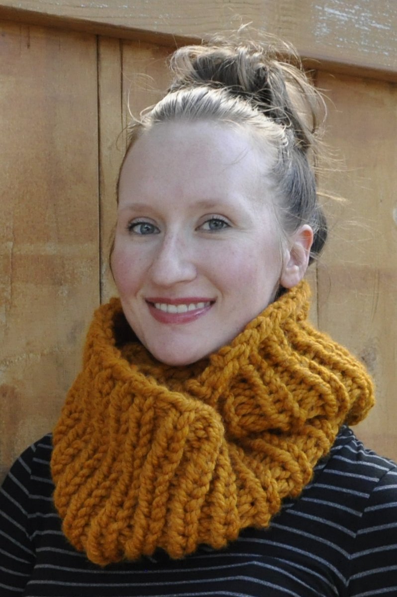 Free Knitting Pattern: Two-Hour Cowl by Lauren Dahl