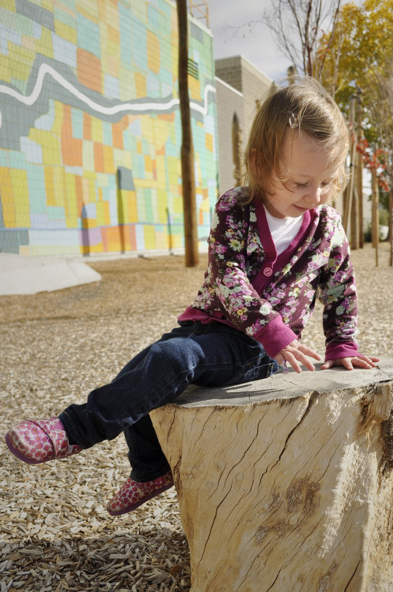 Peekaboo Pattern Shop V-Neck Cardigan
