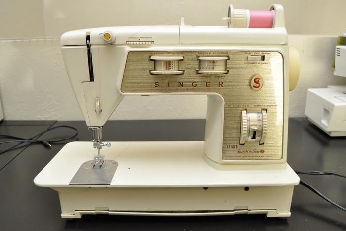 Singer Touch & Sew Deluxe Model 750 Singer Touch & Sew Deluxe Model 750