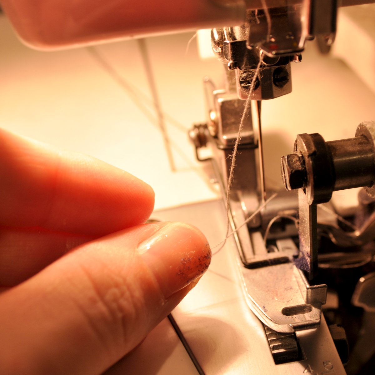 How to change serger thread using the tying off method